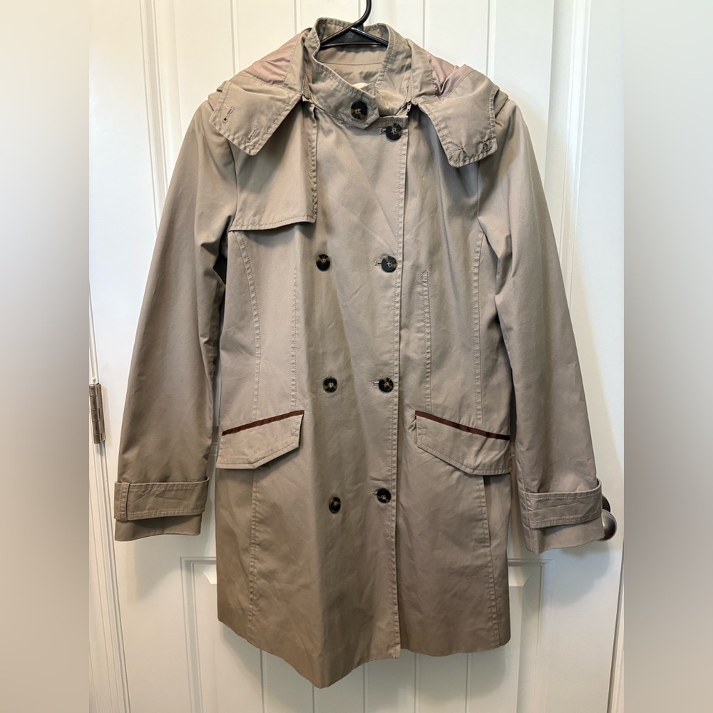 Zara Basic Tan Trench Coat with Button Details. Size Medium. Detachable hood